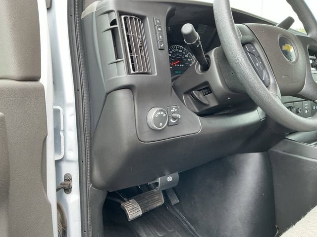 2025 Chevrolet Express Cutaway 3500 1WT