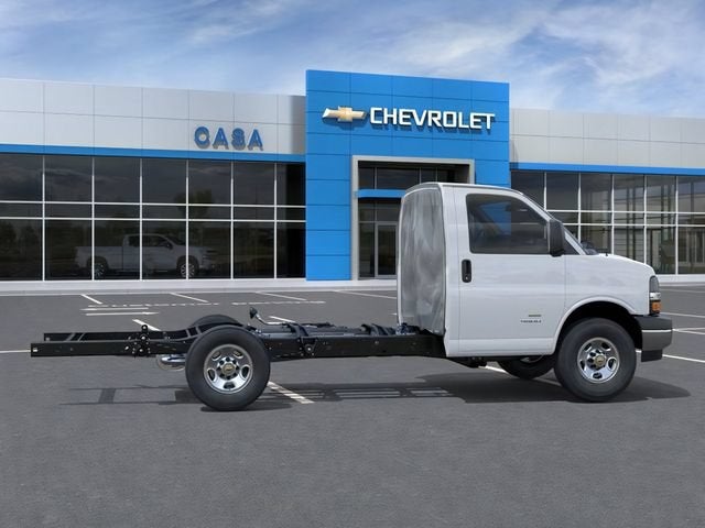 2025 Chevrolet Express Cutaway 3500 1WT