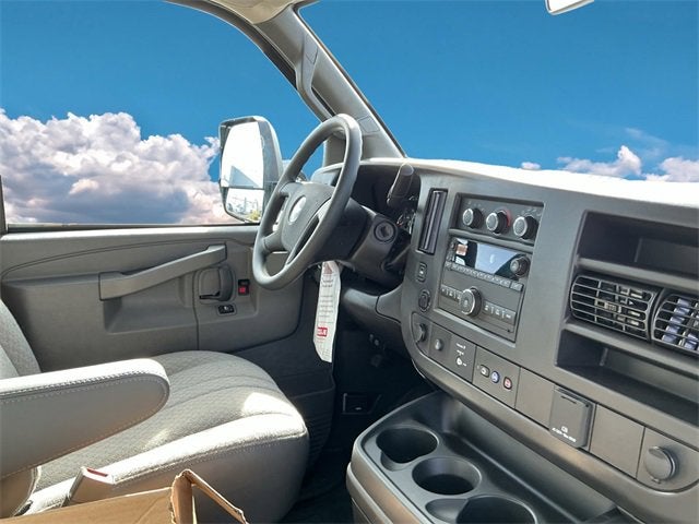 2025 Chevrolet Express Cutaway 3500 1WT