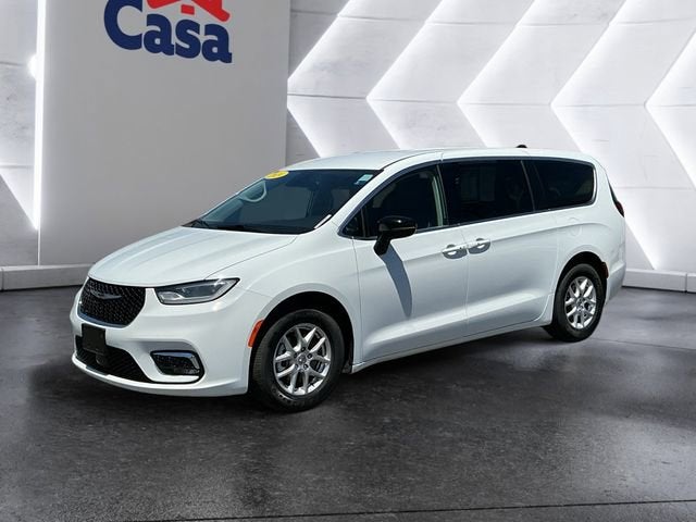 2024 Chrysler Pacifica Touring L's photo