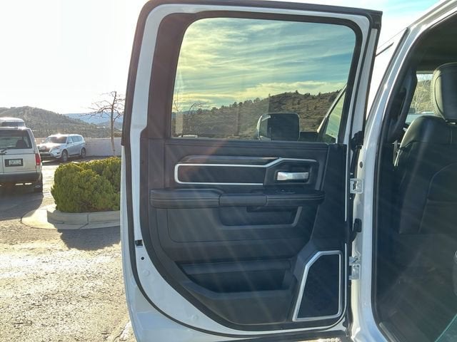 2020 RAM 3500 Laramie Crew Cab 4x4 8' Box