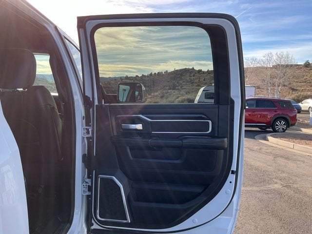 2020 RAM 3500 Laramie Crew Cab 4x4 8' Box