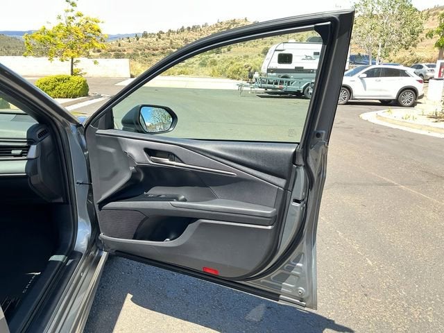 2025 Toyota Camry LE - Photo 15