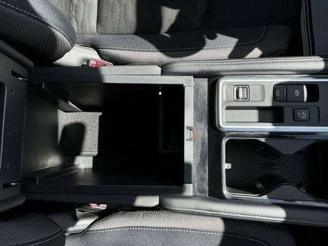 2025 Nissan Pathfinder SV - Photo 30