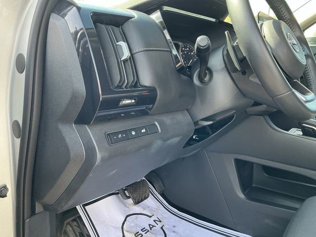 2025 Nissan Pathfinder SV - Photo 31